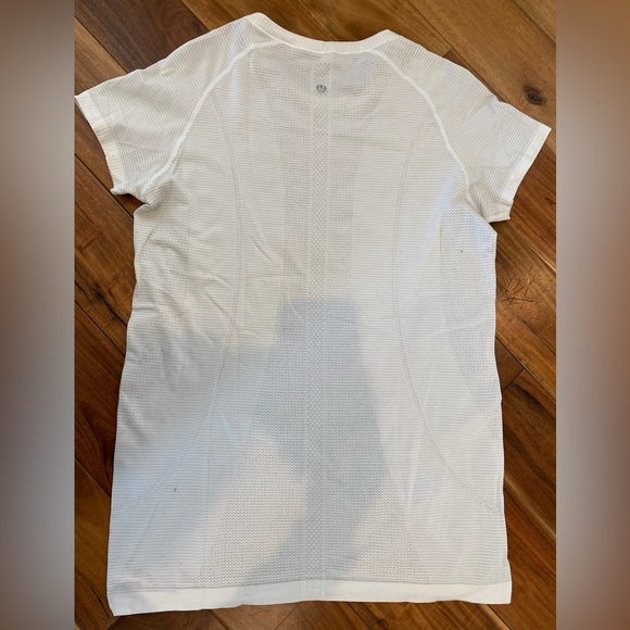 Lululemon Swiftly Tech Short Sleeve Shirt Size 12 - Picture 2 of 7